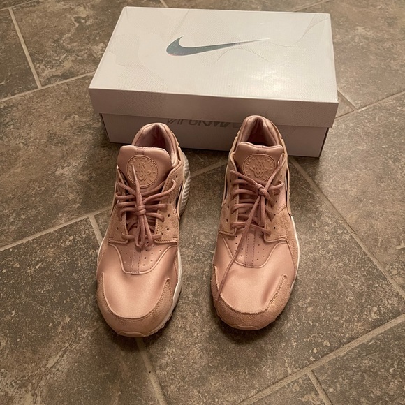 Women’s nike huarache peach with glitter size 10 only been wore once. - Picture 6 of 6